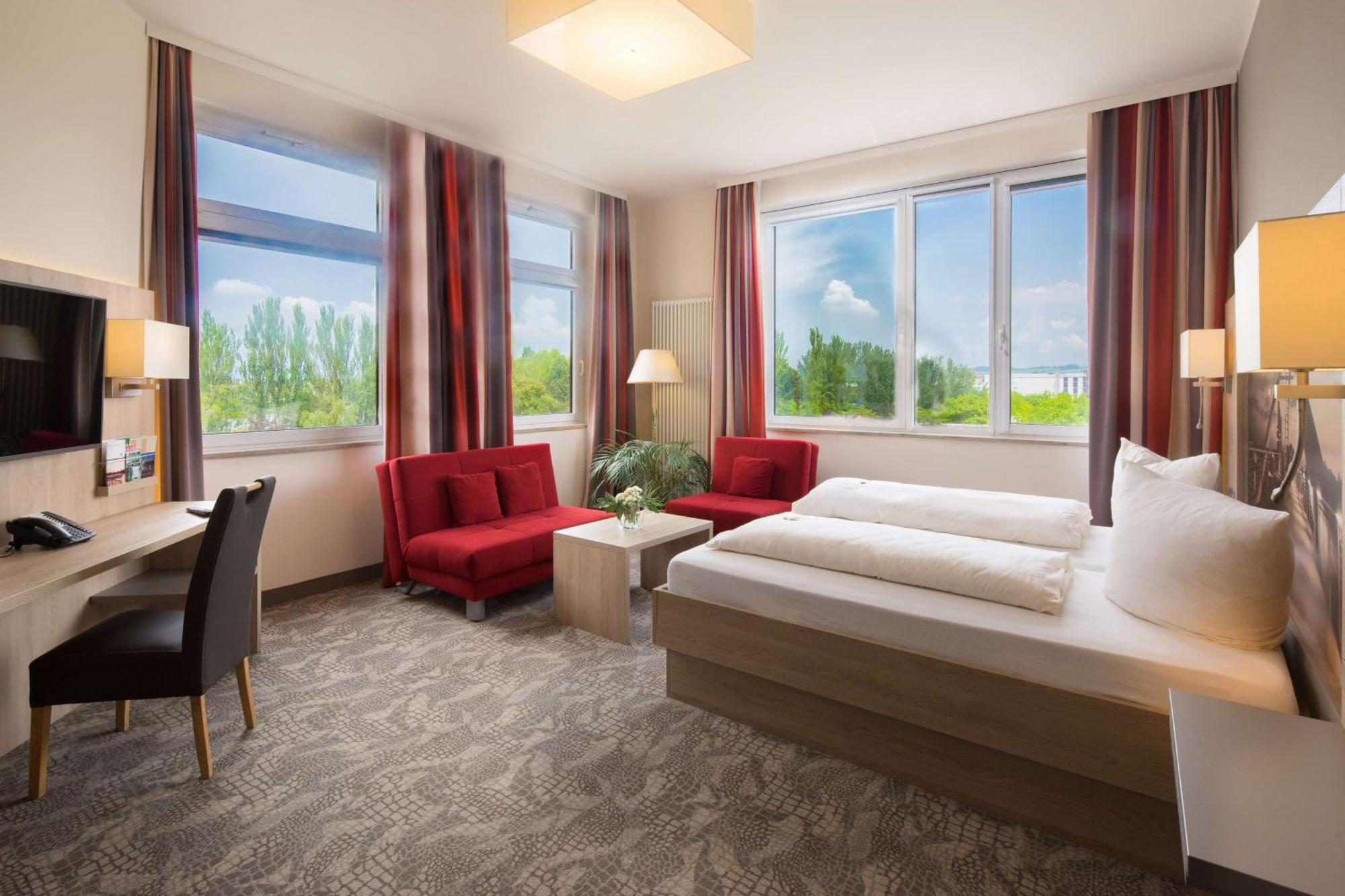 Hotel Western Dreiländerbrücke / Basel 4*